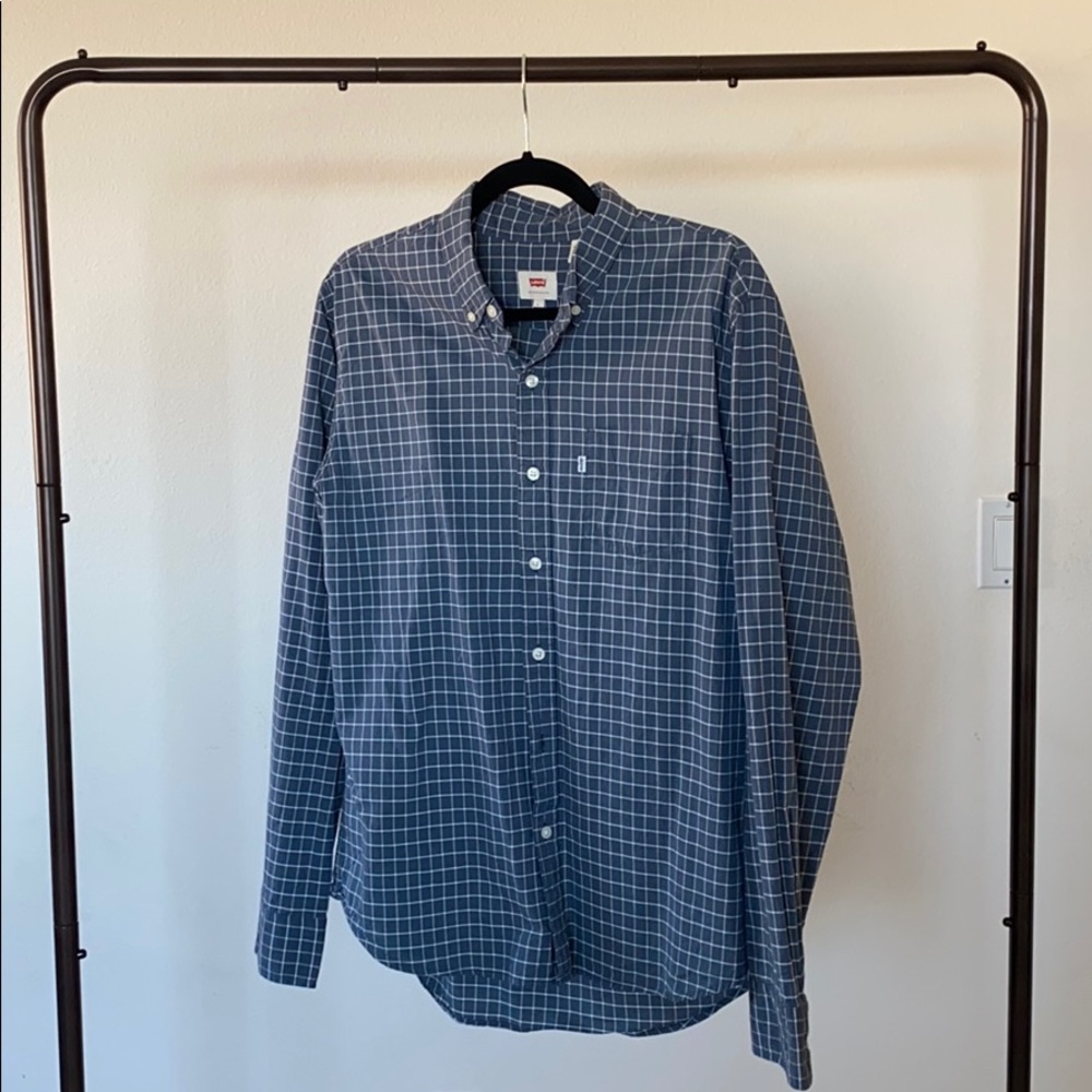 Levi’s - Button Down Shirt - Large